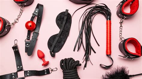 17 Kink & BDSM Sex Toys for Beginners to Try